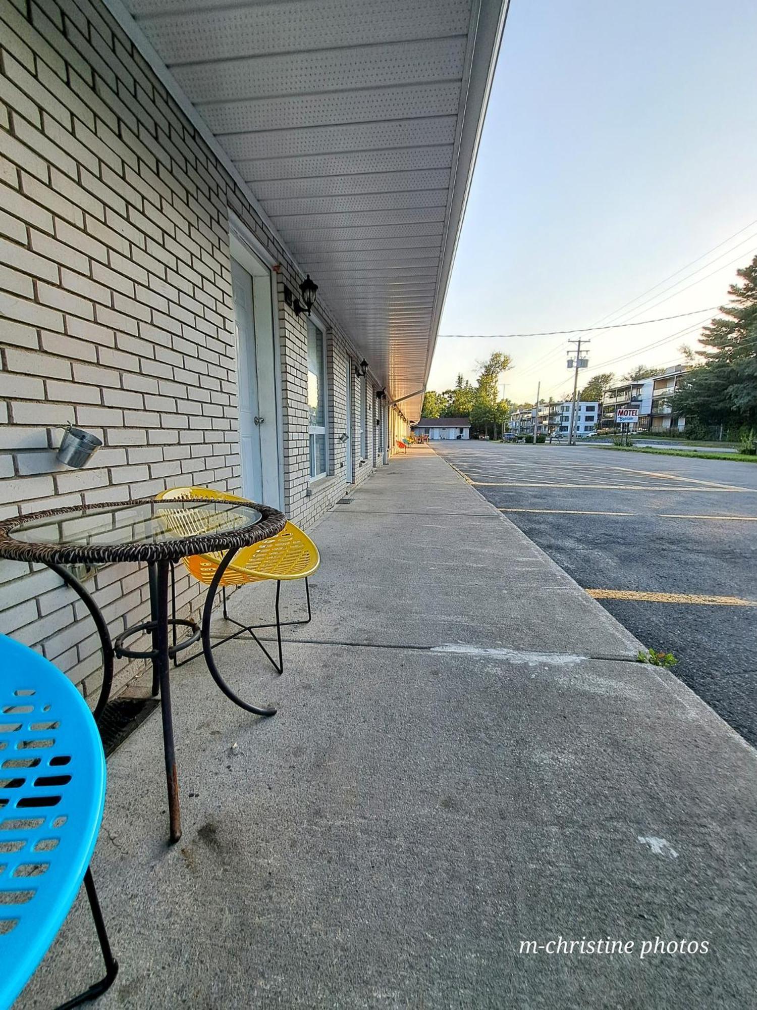 Motel Bonsoir Joliette Luaran gambar
