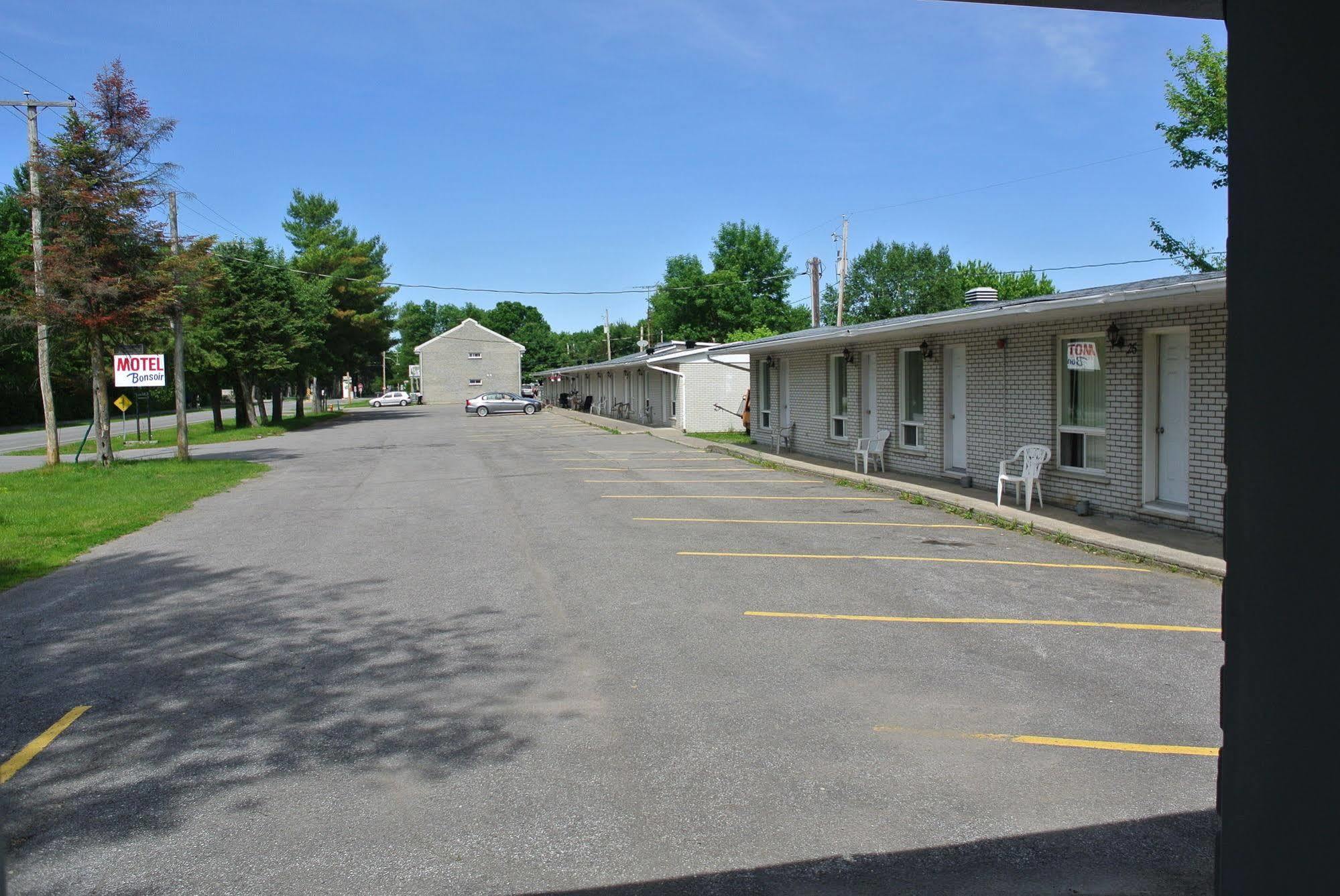 Motel Bonsoir Joliette Luaran gambar